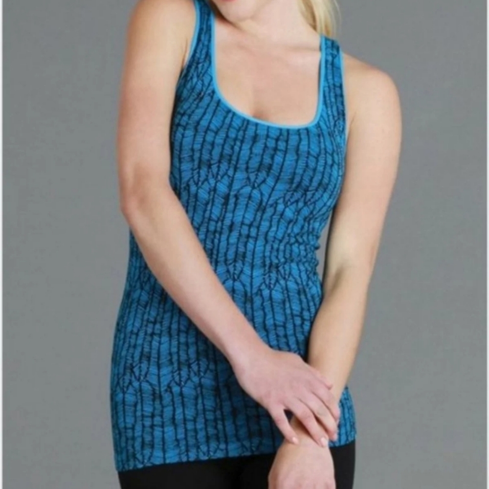 Blue Feather Printed Workout Top
